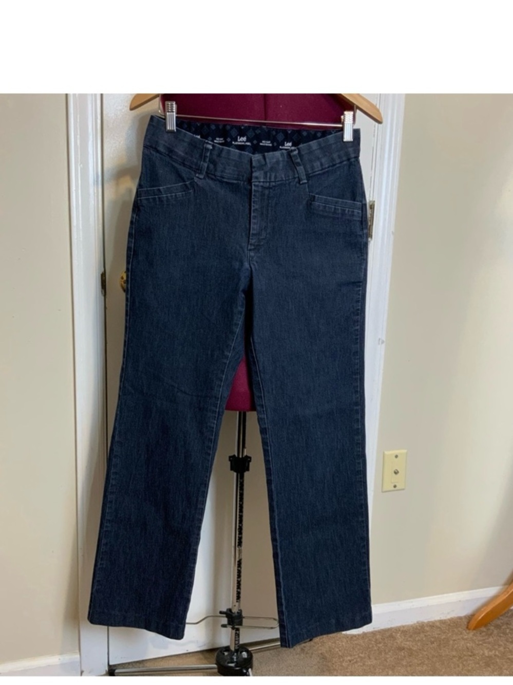 EUC Lee Women's Straight-Leg  Stretch’s Plantinum denim Jeans